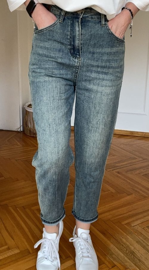 Jeansy mom fit Lovelle logowane czekolada