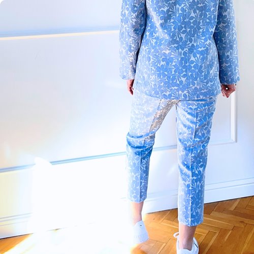 Komplet marynarka + spodnie Stile żakardowy błękit