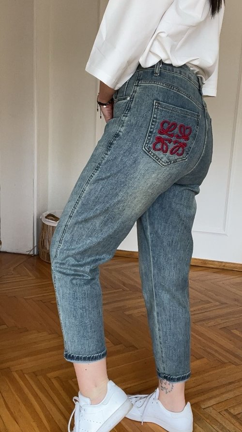 Jeansy mom fit Lovelle logowane czerwień