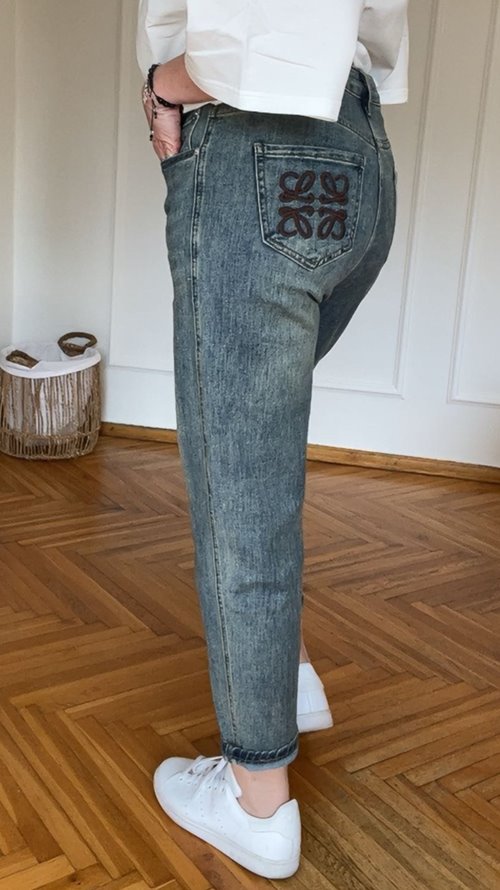 Jeansy mom fit Lovelle logowane czekolada